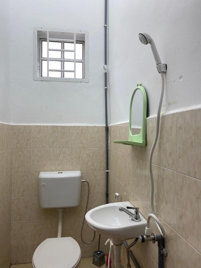 Cempaka Homestay Parit Raja Exterior foto