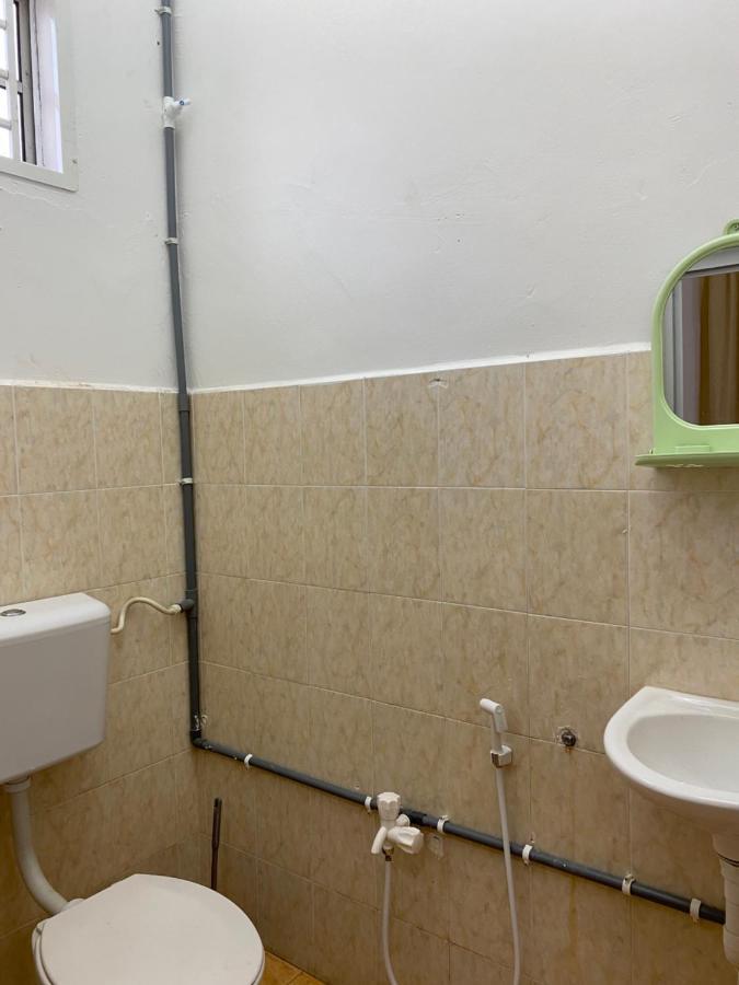 Cempaka Homestay Parit Raja Exterior foto